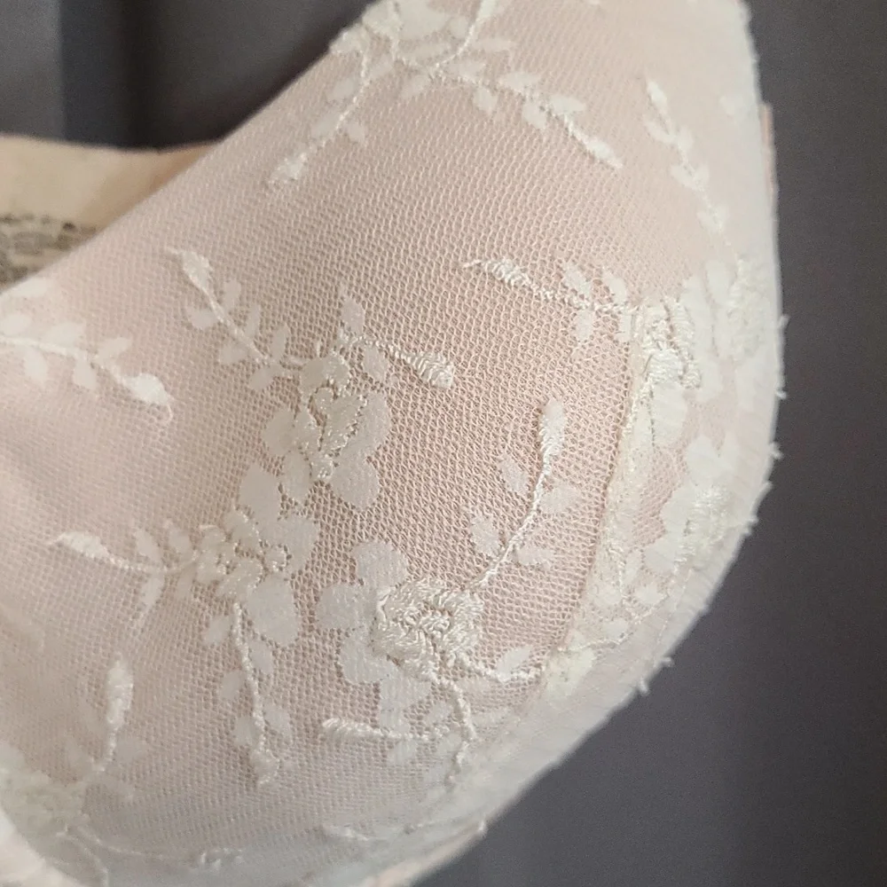 Playtex Womens Underwire‎ Bra Beige Fliral Lace Applique Adjustable Sz 36DDD EUC